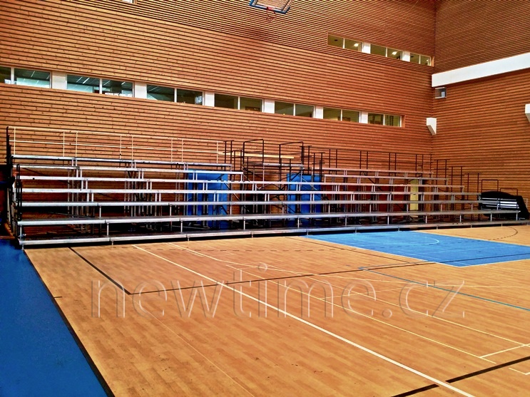tribuna-pro-300-osob-se-samostatne-stojici-vezi-pro-kameru