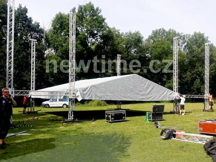 stage-12x10m-stavba