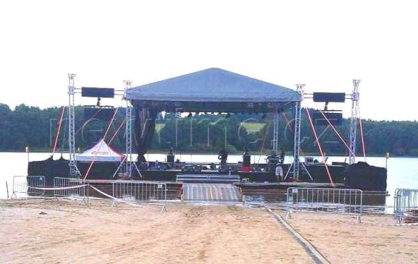 Mobilni-podium-zastreseni -11x9m+PA-Wings 2x3m