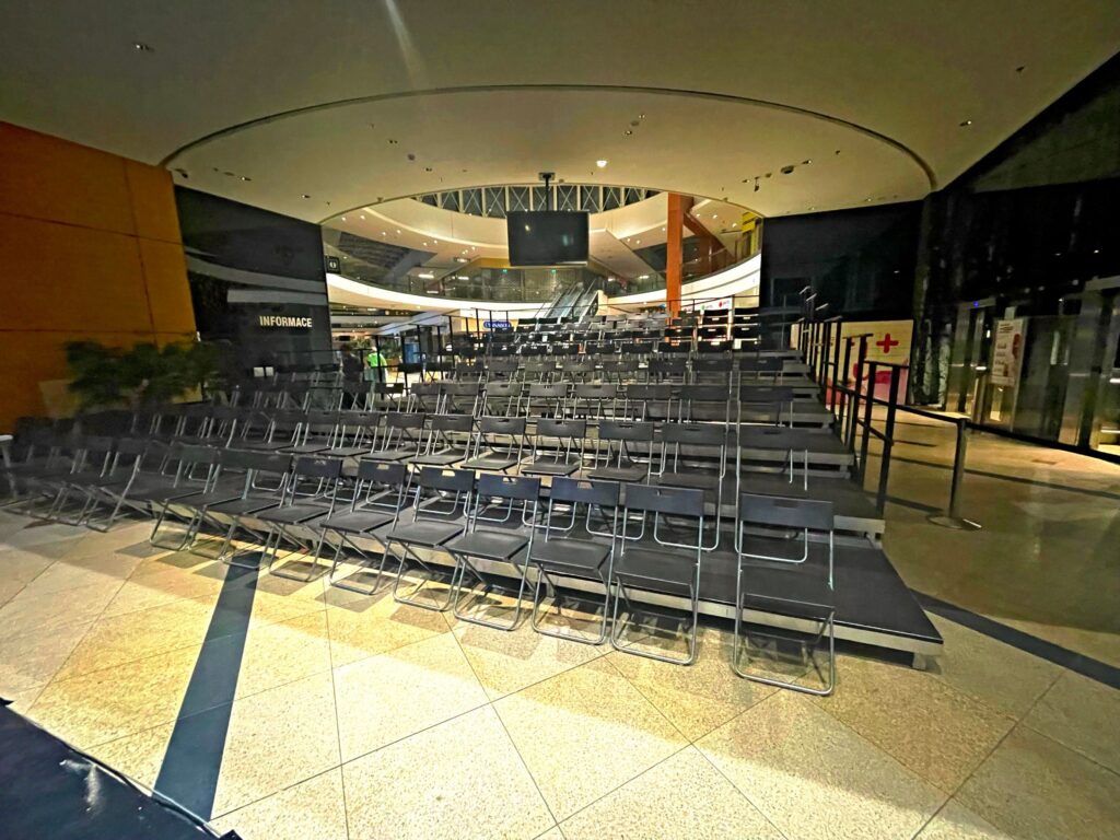 Hlediste-se-zidlemi-2