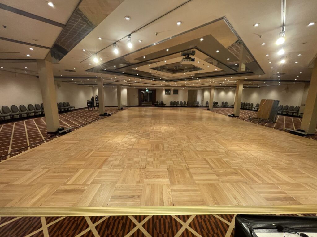 Tanecni-workshop-parket-200m2-MNICHOV