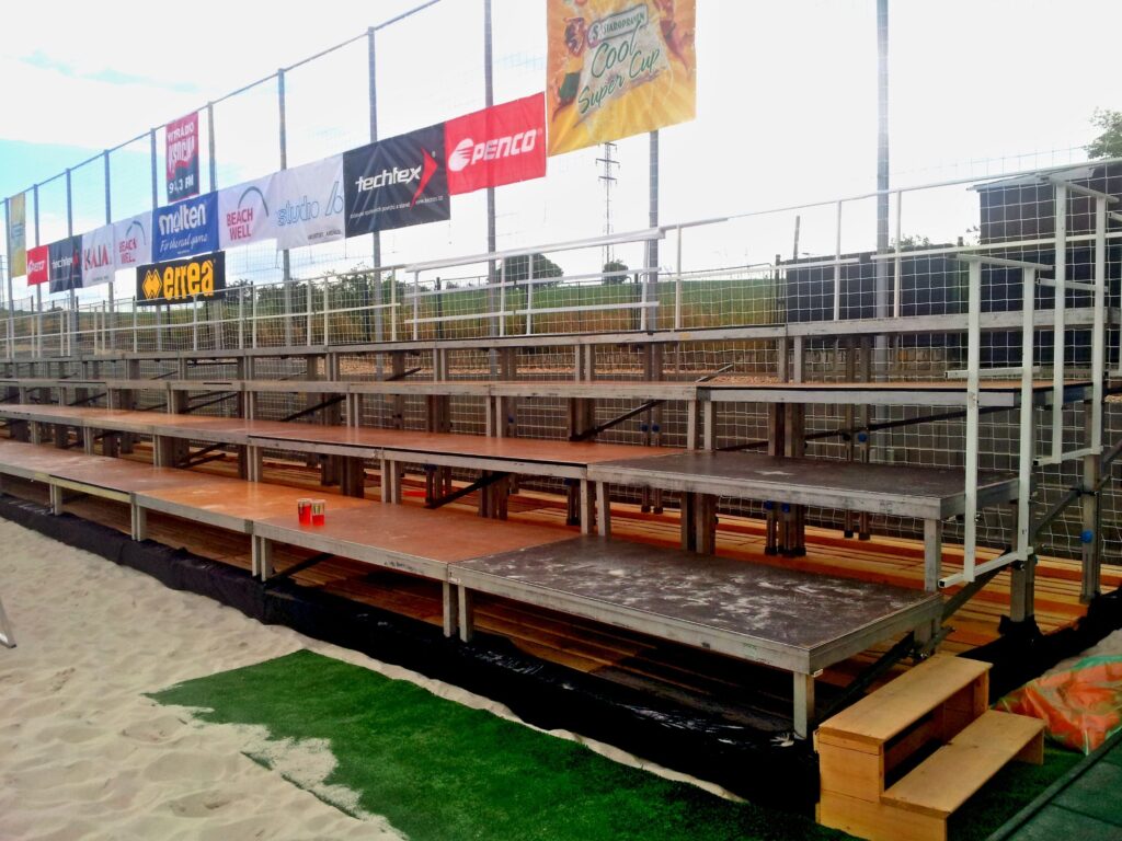 Tribuna-na-beachvolejbalovem-kurtu