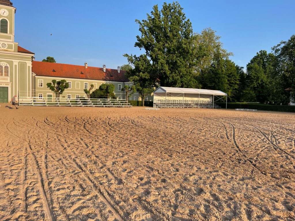 Zastresene-tribuny