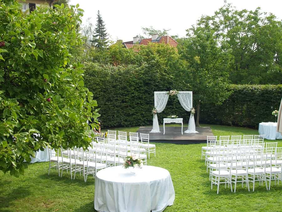 Mobilní pódium pro svatební obřad