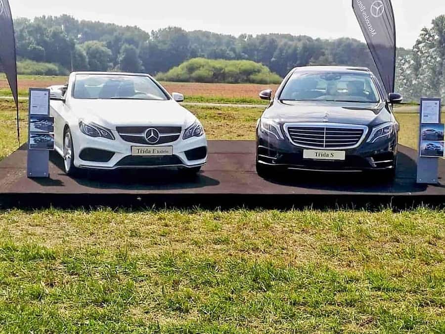 mobilní pódium pro auta