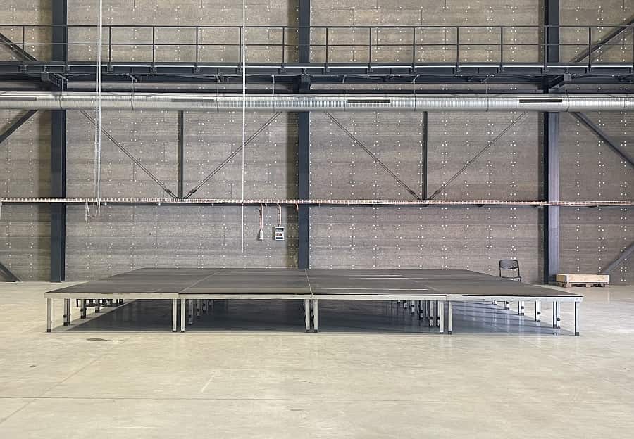 Mobilní pódium 8x8m, filmové studio Kladno